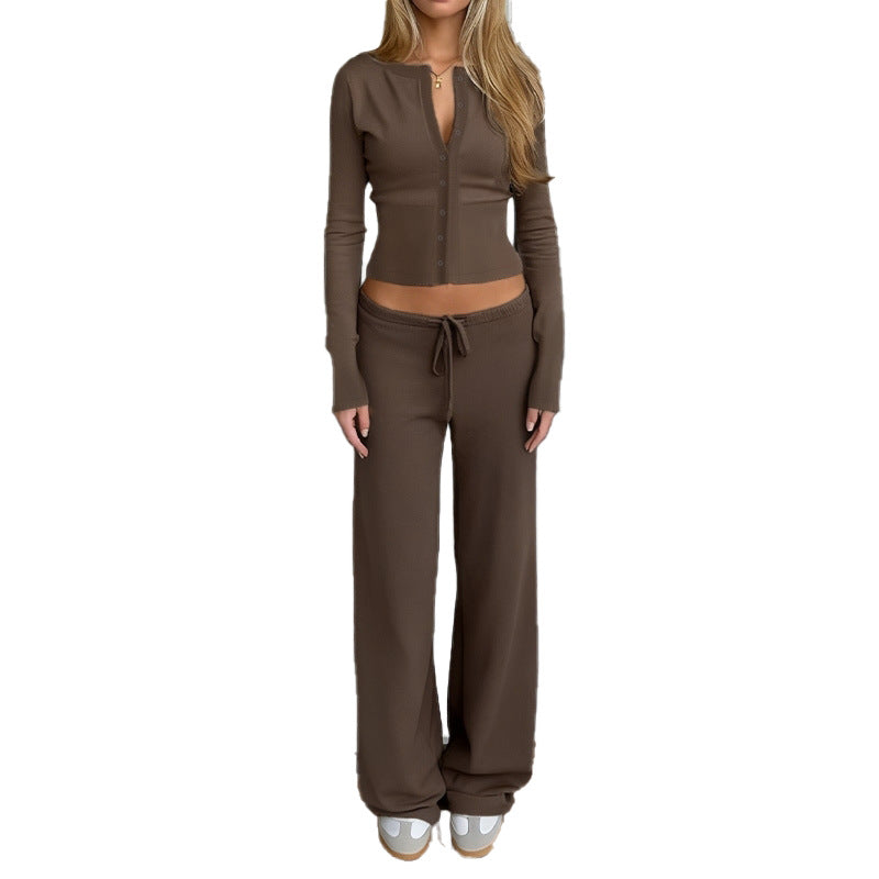 Conjunto de jersey marrón y pantalones largos