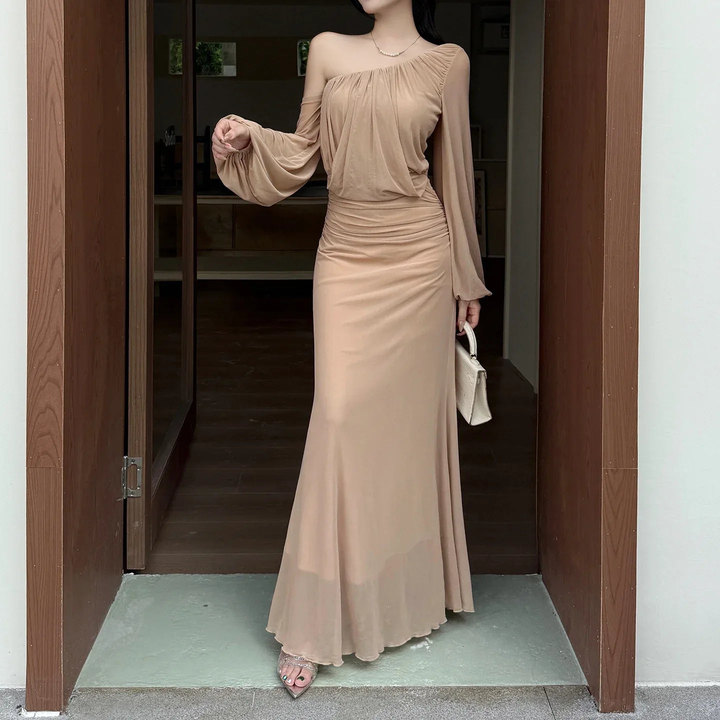 Vestido de estilo frances con hombros asimétricos para mujer