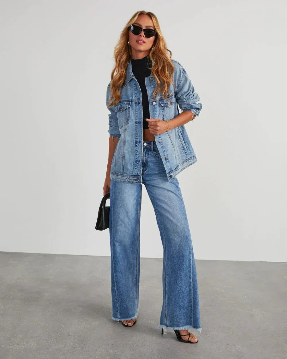 Jeans Wide Leg - Vaqueros tiro medio y bajos deshilachados